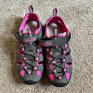 World Wide Sportsman Girls Outdoor Sandals Size 2 Big Girls